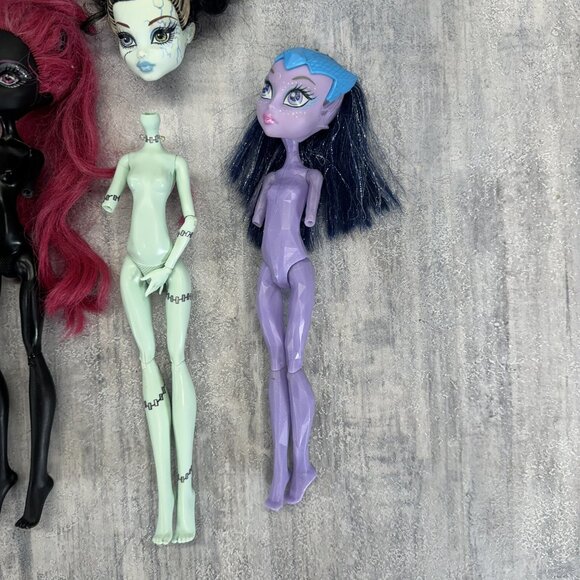 Monster High Dolls Lot of 7 Dolls For Parts Or Repair Frankie Gigi Delilah - Picture 2 of 10